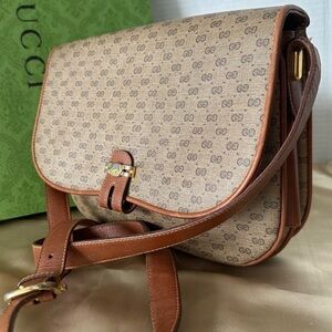 Authentic Gucci Leather Crossbody/Shoulder Bag.